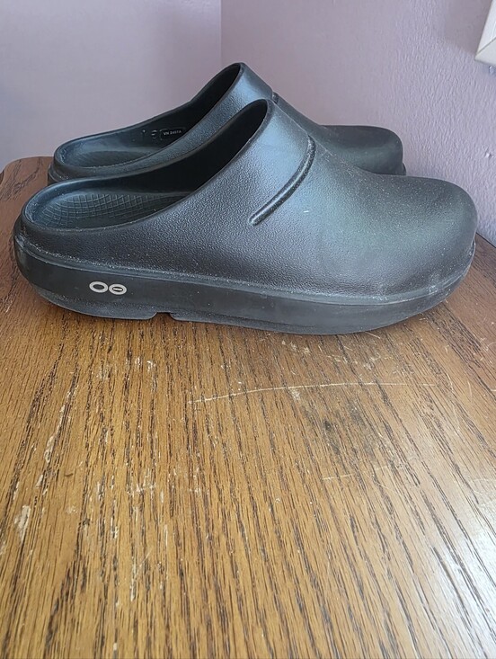 OOFOS Shoes - OOFOS Black Women’s Slip-On Recovery Clogs
